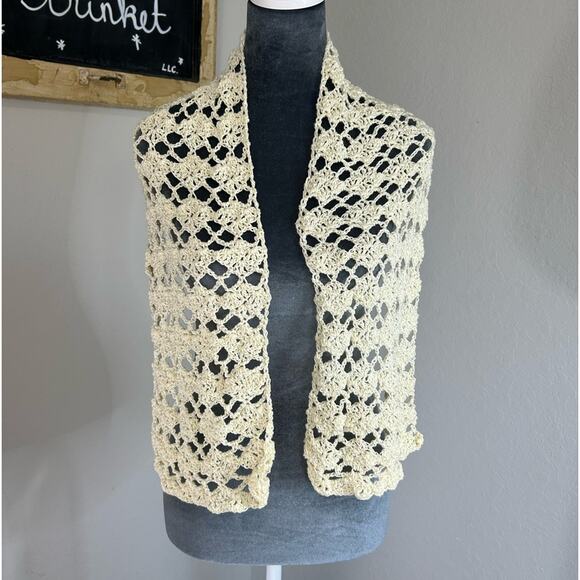 Handmade- cream intricate crochet knit scarf- pin in front with brooch- OS- - Picture 1 of 8